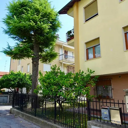 Residential Area Near The Sea And The Mountains Daire