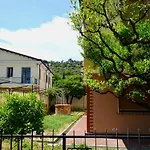Residential Area Near The Sea And The Mountains شقة *