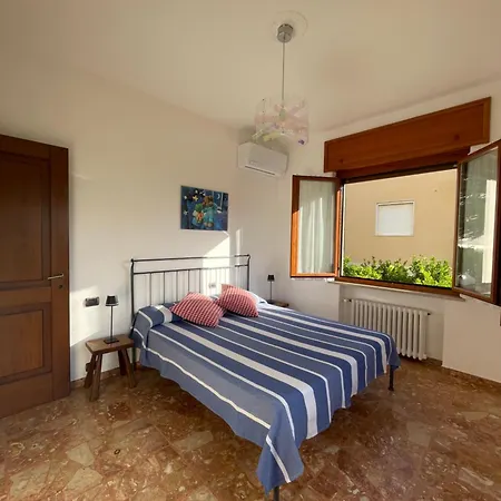 Residential Area Near The Sea And The Mountains Апартаменти