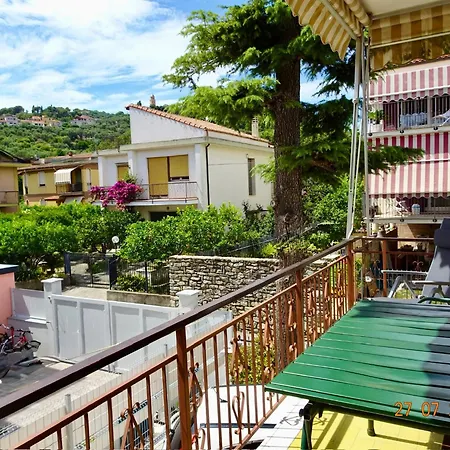 Residential Area Near The Sea And The Mountains 迪亚诺马里纳