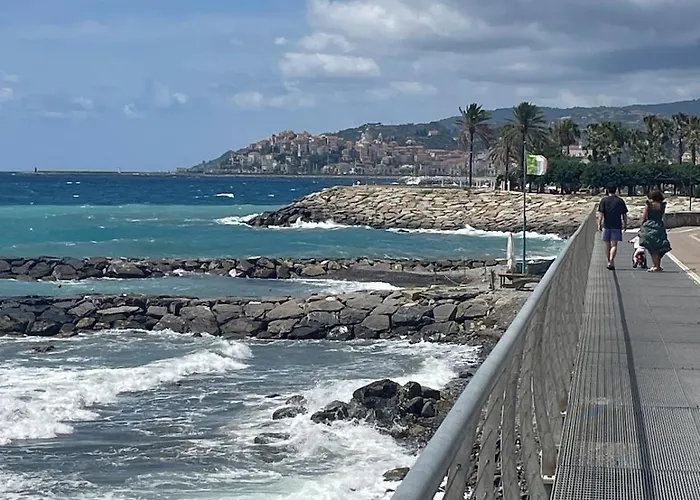 Residential Area Near The Sea And The Mountains 公寓 *
