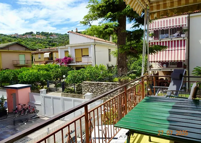 Residential Area Near The Sea And The Mountains 迪亚诺马里纳